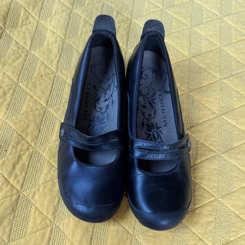 Merrell Women's Classic Black Flats